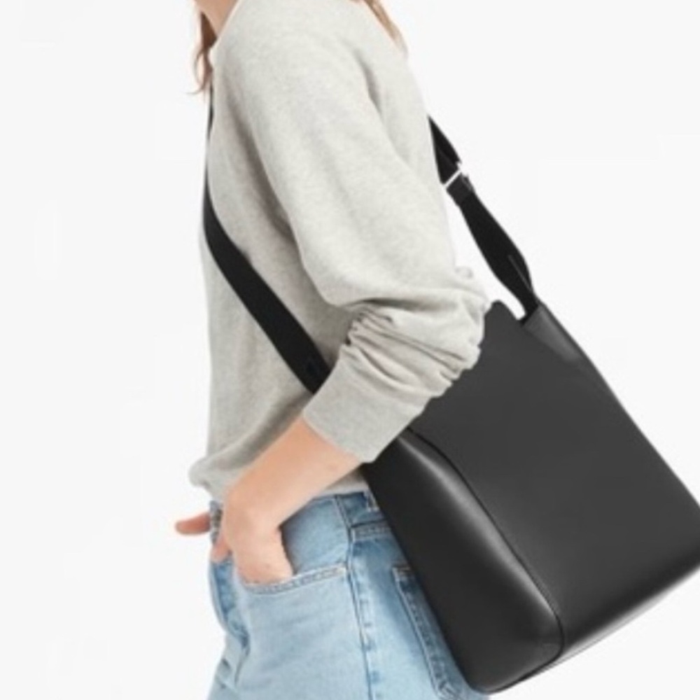 Everlane Form Bag in Black